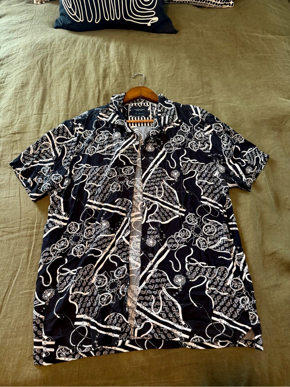 Denim & Flower Black Short-Sleeve Button Shirt with White Abstract Print